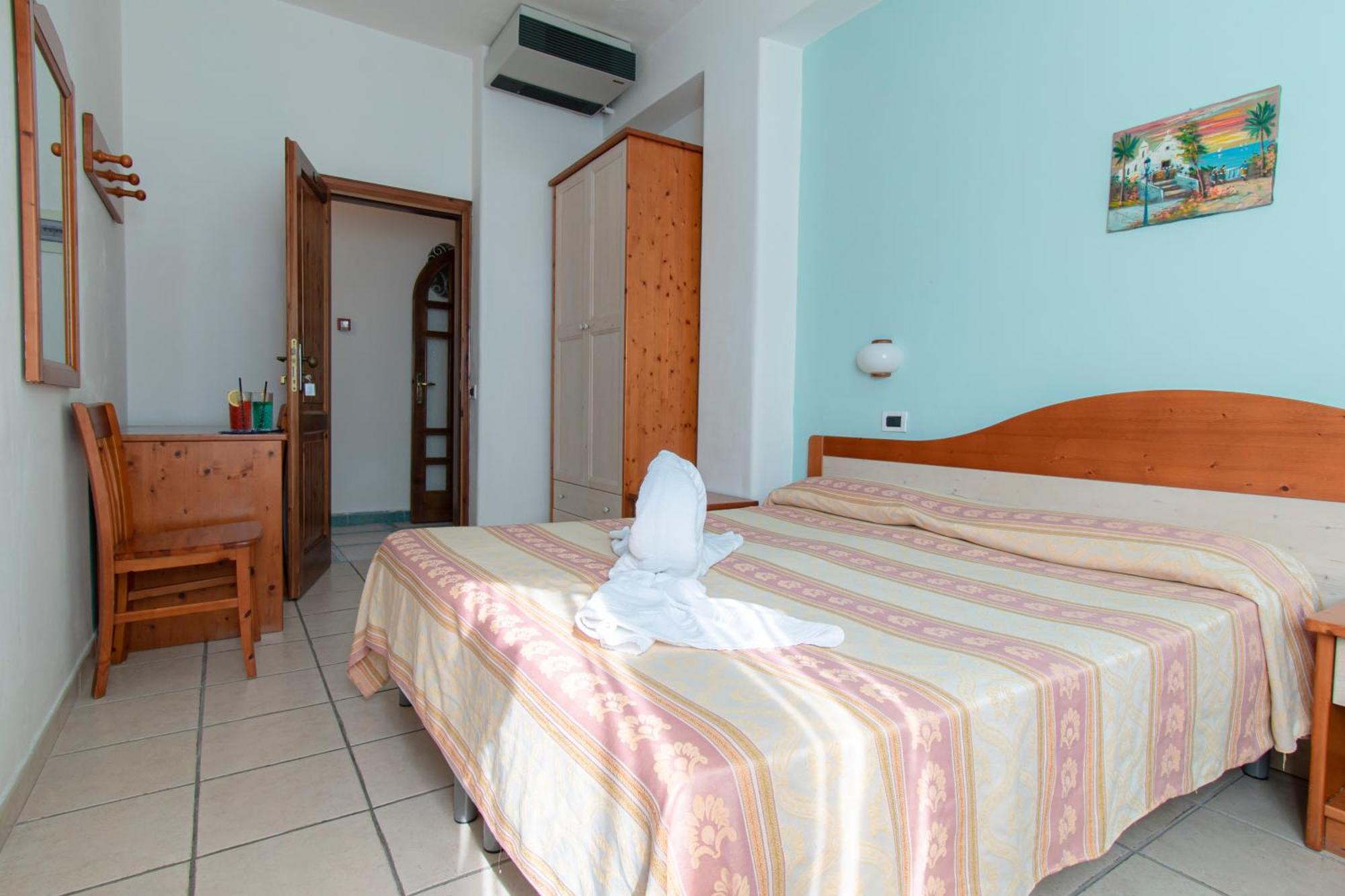 איסקיה Victoria Park Resort מראה חיצוני תמונה