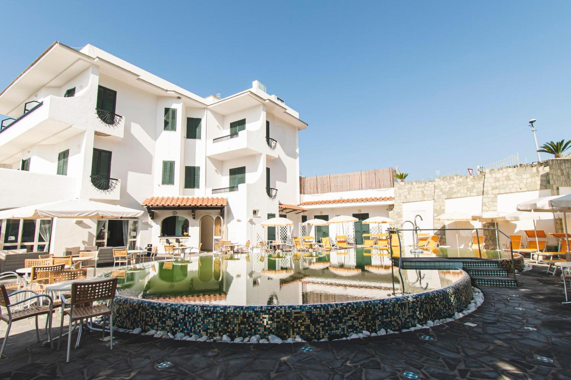 איסקיה Victoria Park Resort מראה חיצוני תמונה
